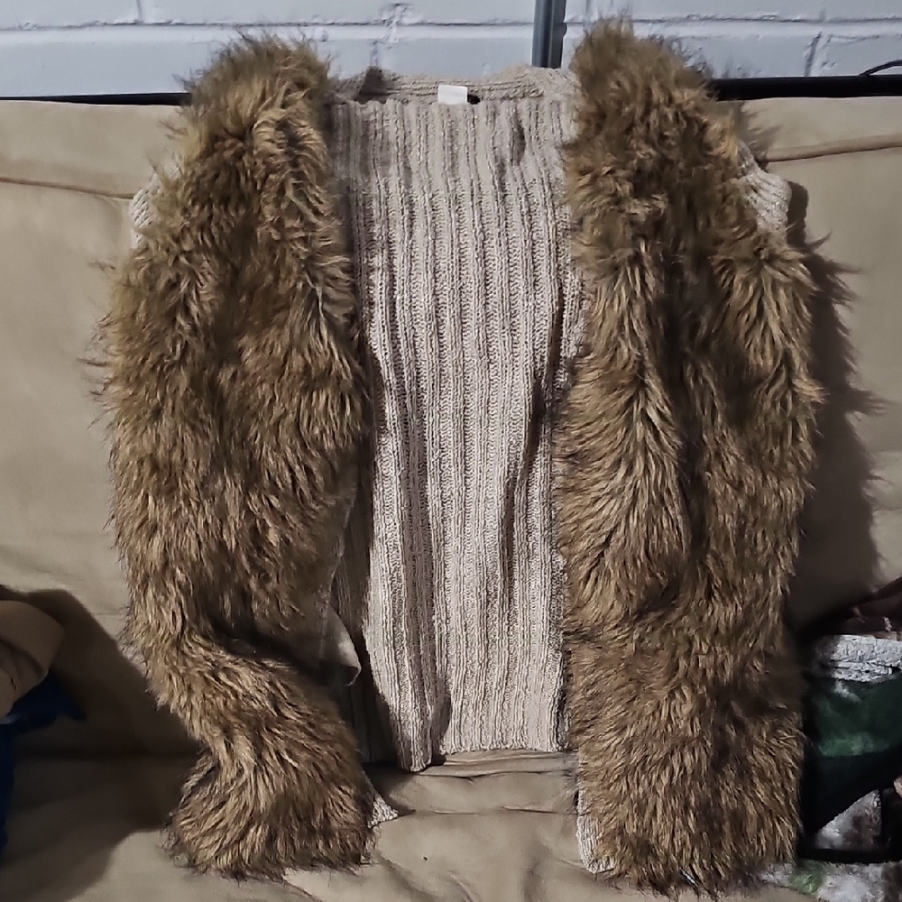 VENUS Beige Sweater with Faux Fur Trim